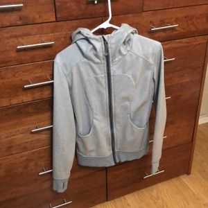Lululemon size 4 water resistant hoodie